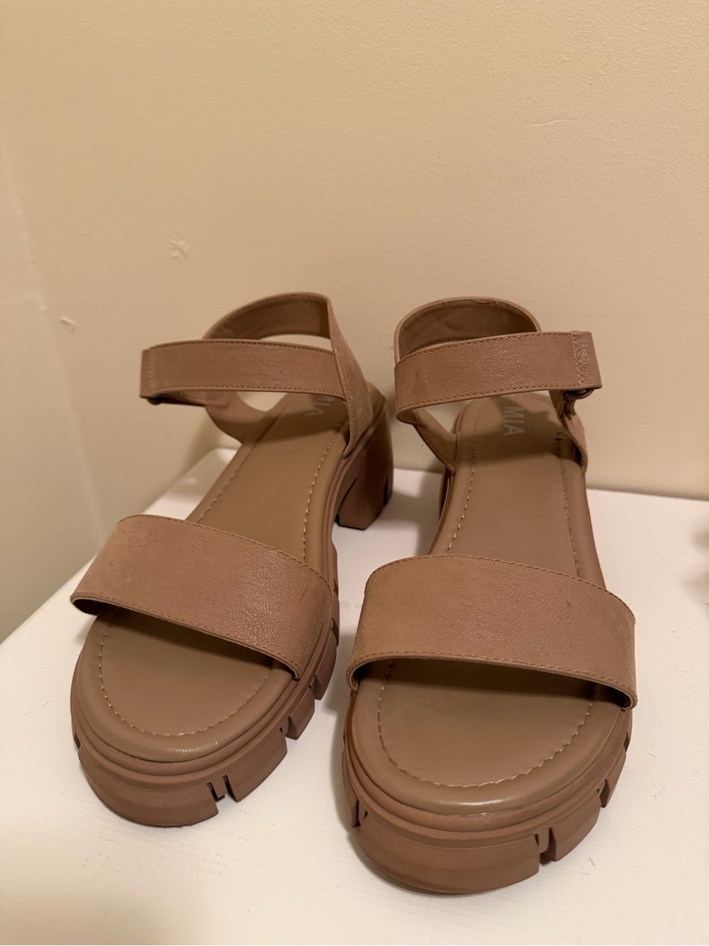 Women’s Chunky Strap Heels in Taupe